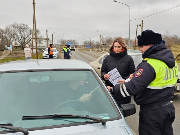 «День безопасности» на железнодорожном переезде.