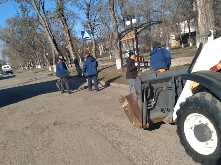 В сквере 60-летия Победы в Великой Отечественной войне в преддверии весны прошел первый субботник.