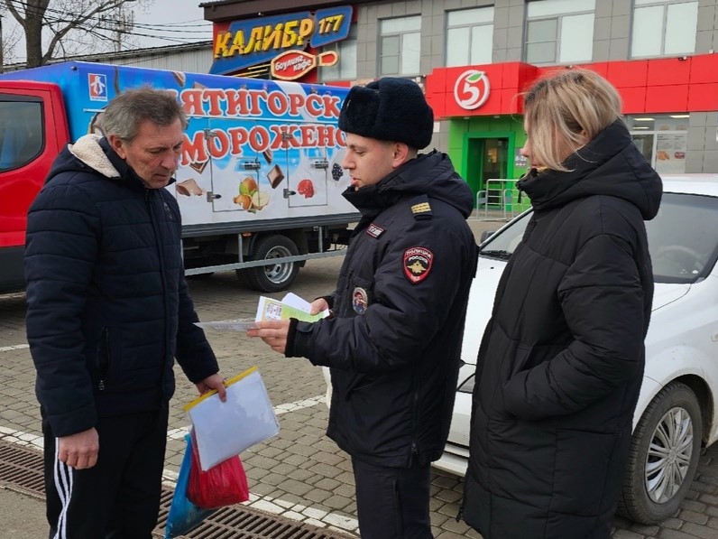 Сотрудники полиции совместно с общественниками провели акцию «Стоп-коррупция!».