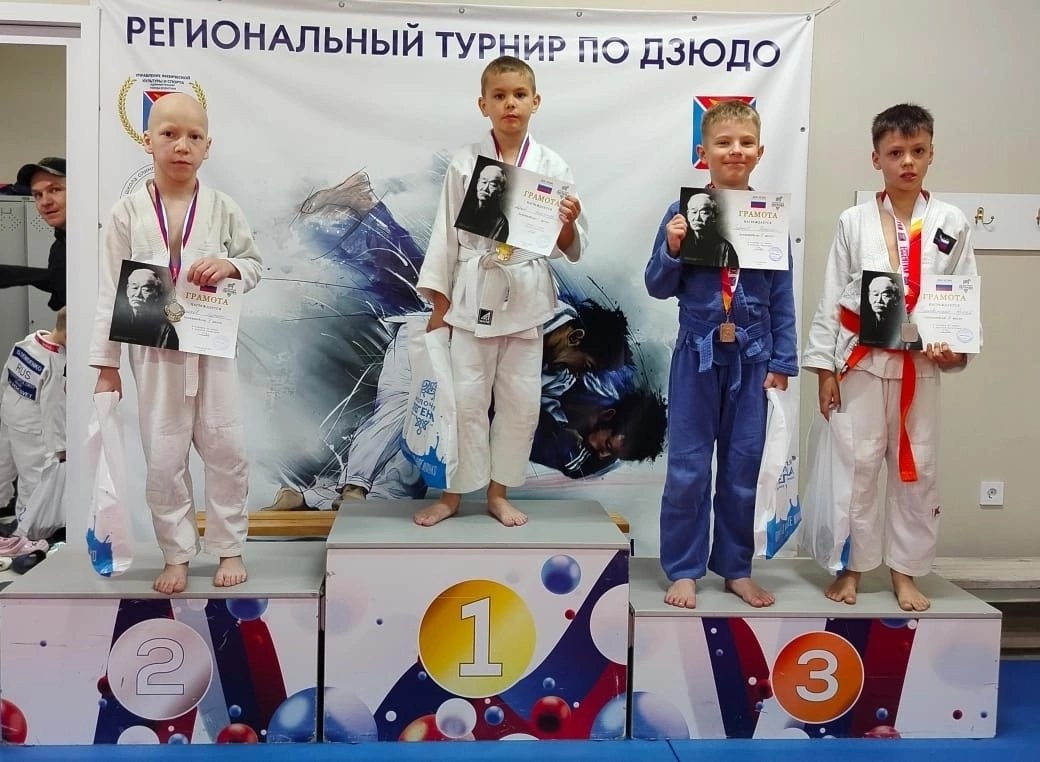 Два кимоно и 16 медалей взяли грачевские спортсмены на турнире по дзюдо в Ессентуках.