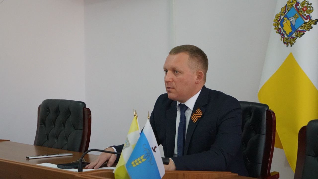 На окружной планерке в администрации Грачевского округа обсуждались текущие вопросы.
