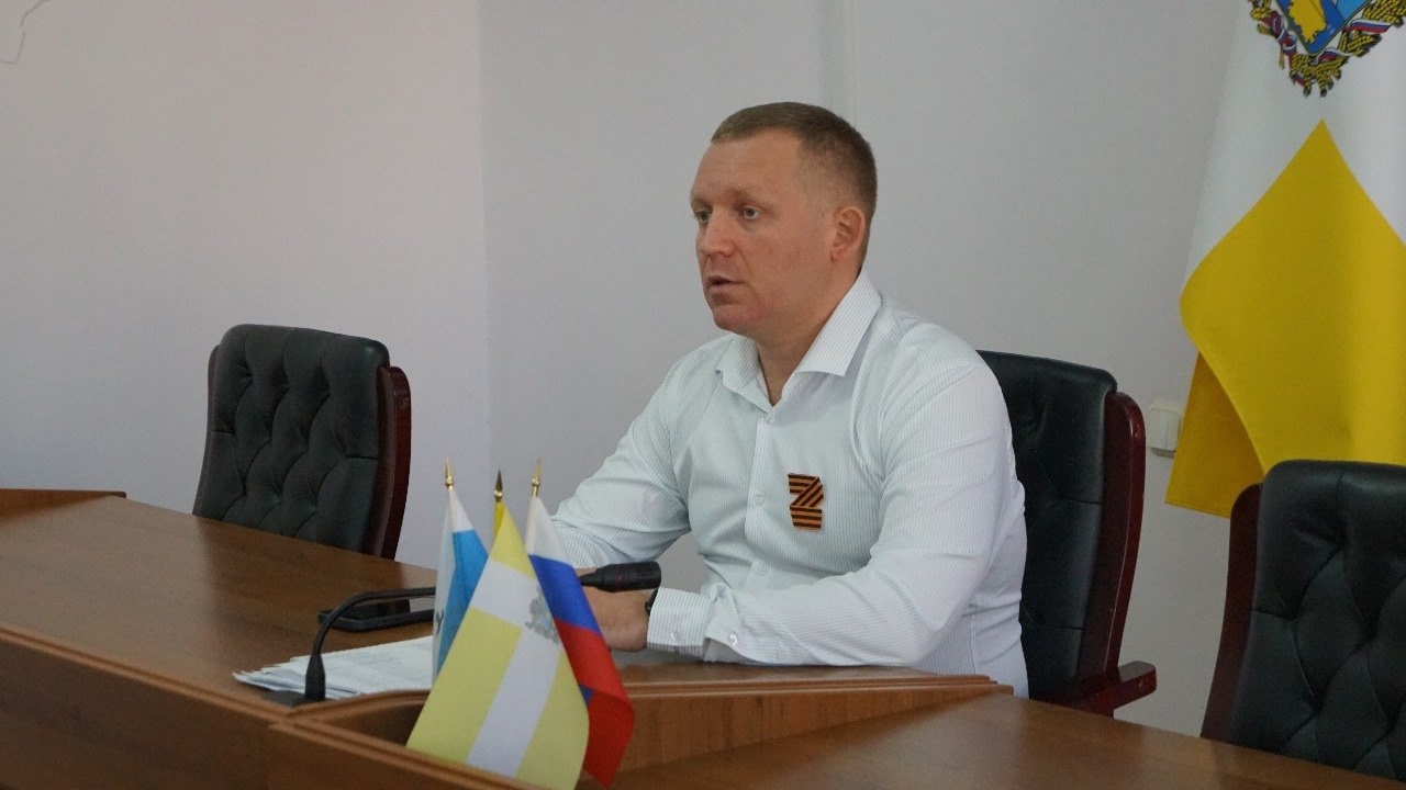 На окружной планерке глава Грачевского округа поручил усилить работу по обеспечению безопасности на майских праздниках.