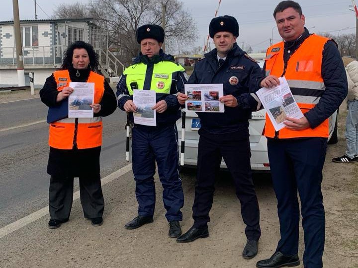 «День безопасности» на железнодорожном переезде.