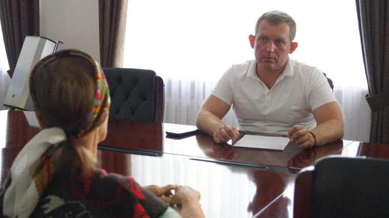 Глава Грачевского округа провел прием граждан по личным вопросам. Глава Грачевского округа провел прием граждан по личным вопросам.