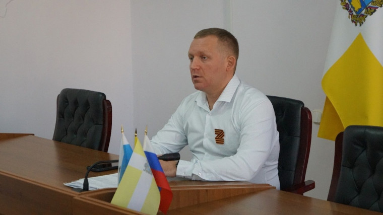 На окружной планерке глава Грачевского округа поручил усилить работу по обеспечению безопасности на майских праздниках. На окружной планерке глава Грачевского округа поручил усилить работу по обеспечению безопасности на майских праздниках.