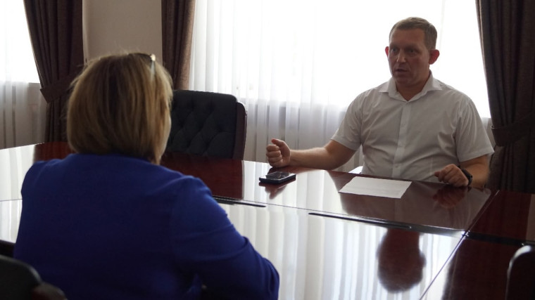 Глава Грачевского округа провел прием по личным вопросам. Глава Грачевского округа провел прием по личным вопросам.