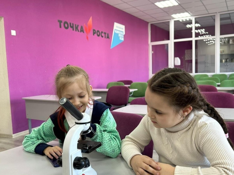 Тугулукским школьникам нравятся занятия в кабинетах центра «Точки роста». Тугулукским школьникам нравятся занятия в кабинетах центра «Точки роста».