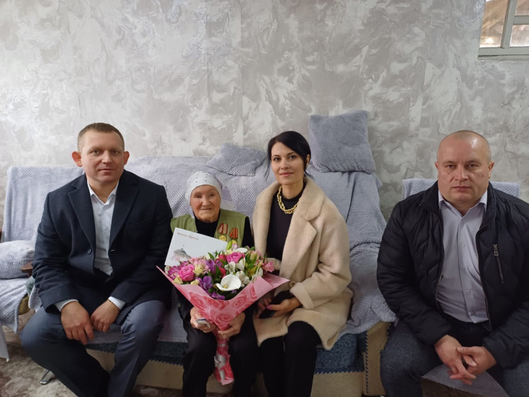 Вдове участника Великой Отечественной войны Анне Тихоновне Стояловой исполнилось сто лет. Вдове участника Великой Отечественной войны Анне Тихоновне Стояловой исполнилось сто лет.