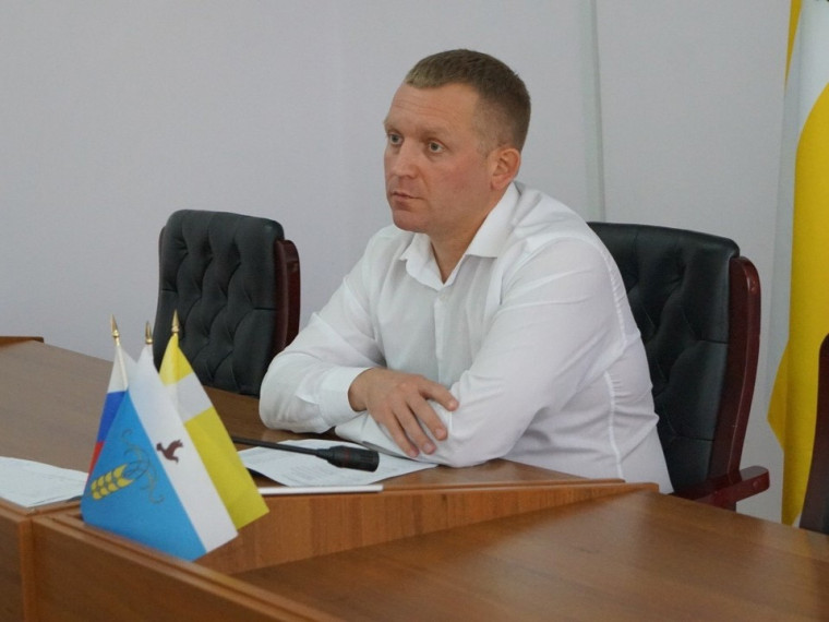 Глава Грачевского округа Сергей Леонидович Филичкин провел еженедельное совещание с заместителями, руководителями территориальных управлений, структурных подразделений. Глава Грачевского округа Сергей Леонидович Филичкин провел еженедельное совещание с заместителями, руководителями территориальных управлений, структурных подразделений.