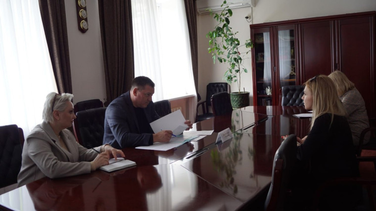 Заместитель председателя Правительства Ставропольского края Сергей Васильевич Дубровин провел выездной прием граждан по личным вопросам. Заместитель председателя Правительства Ставропольского края Сергей Васильевич Дубровин провел выездной прием граждан по личным вопросам.
